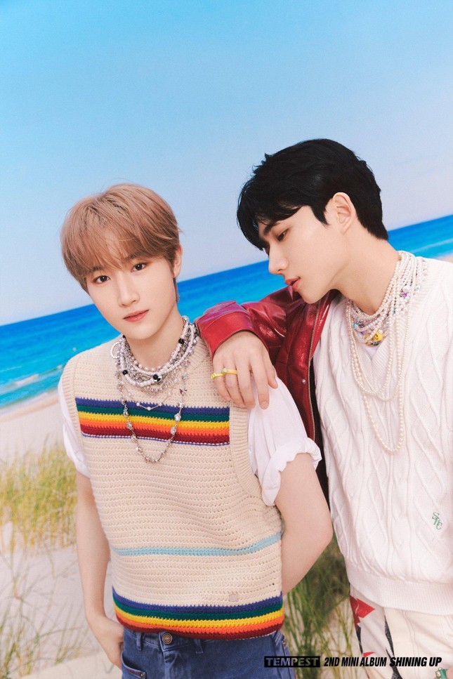 Ngắm bộ ảnh "nhá hàng" album mới đẹp như hoa của TEMPEST: Hanbin đứng center, nhuộm tóc cam nổi bật ảnh 5