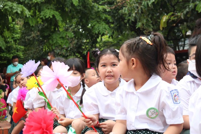 Thầy trò, phụ huynh Tiểu học Nam Thành Công rộn ràng dự lễ khai giảng sau 2 năm không thể tổ chức ảnh 2