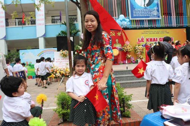 Thầy trò, phụ huynh Tiểu học Nam Thành Công rộn ràng dự lễ khai giảng sau 2 năm không thể tổ chức ảnh 3