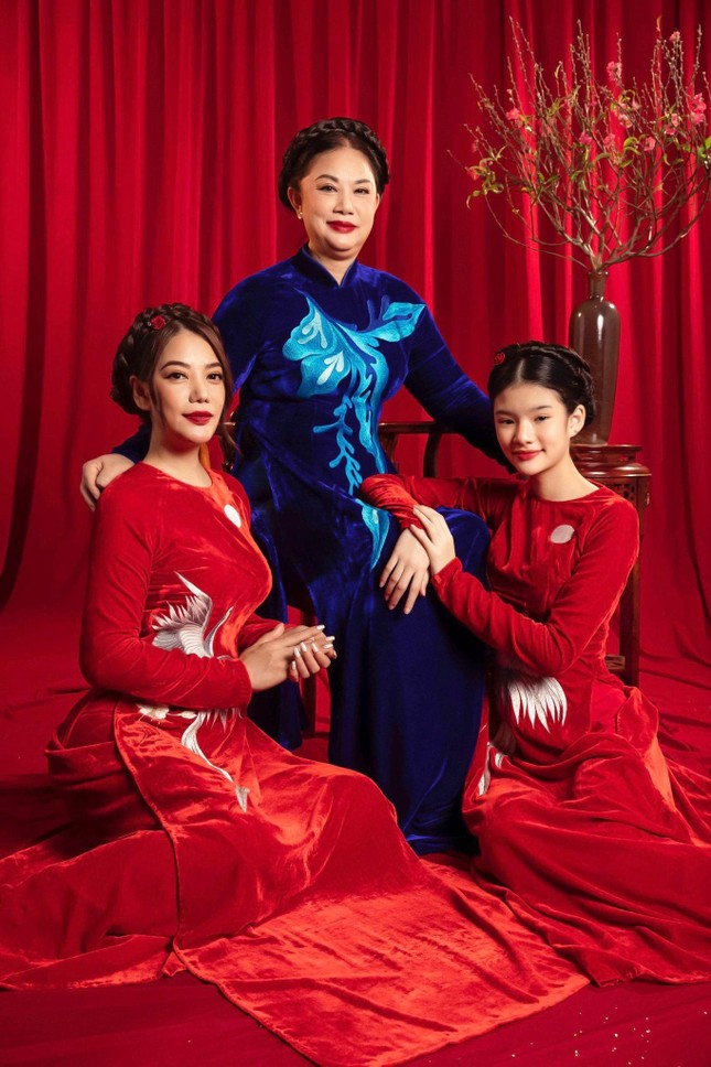 Ngất ngây với nhan sắc 'chuẩn Hoa hậu' tương lai của con gái Trương Ngọc Ánh ảnh 1