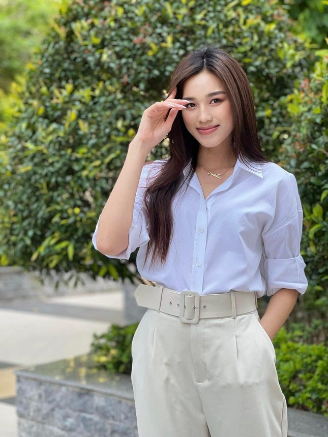 Hình ảnh Hoa hậu Đỗ Thị Hà trên giảng đường ĐH: Chẳng cần váy áo lộng lẫy vẫn đẹp 'mê hồn' ảnh 3