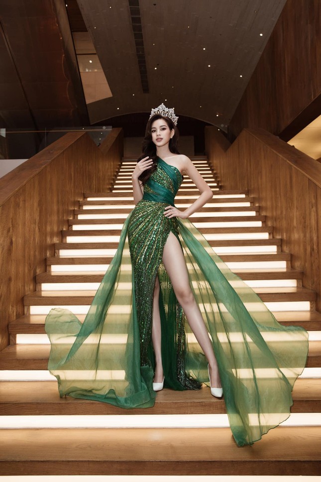 Sự thực phía sau nghi vấn Đỗ Thị Hà diện lại mẫu váy cũ từ thời còn thi 'Hoa hậu Việt Nam 2020' ảnh 3
