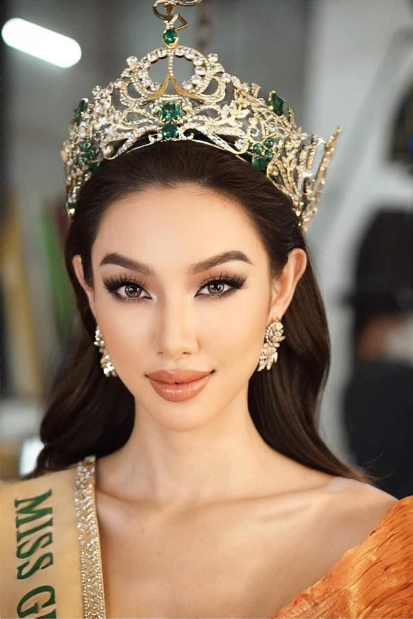 Thùy Tiên đẹp rực rỡ ở chung kết Miss Grand Malaysia nhưng khán giả phát hiện chi tiết lạ ảnh 4