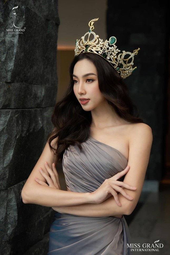 Thùy Tiên đẹp rực rỡ ở chung kết Miss Grand Malaysia nhưng khán giả phát hiện chi tiết lạ ảnh 3