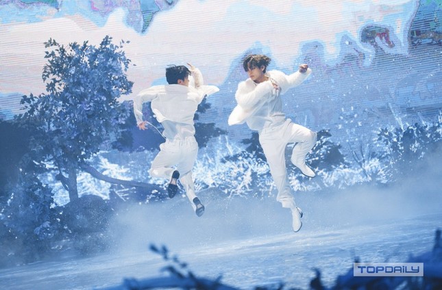 BTS gây bão với sân khấu “Black Swan”, khiến fan xúc động vì tình đồng đội tại MMA 2020 ảnh 3