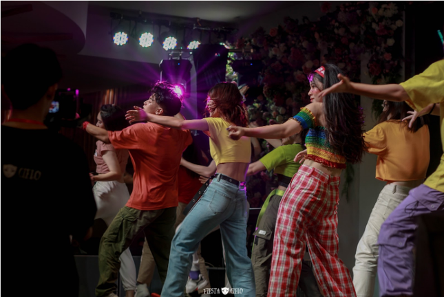Mãn nhãn với Fiesta A Cielo: Đêm hội bùng nổ tài - sắc của học sinh Chuyên Sư Phạm ảnh 7