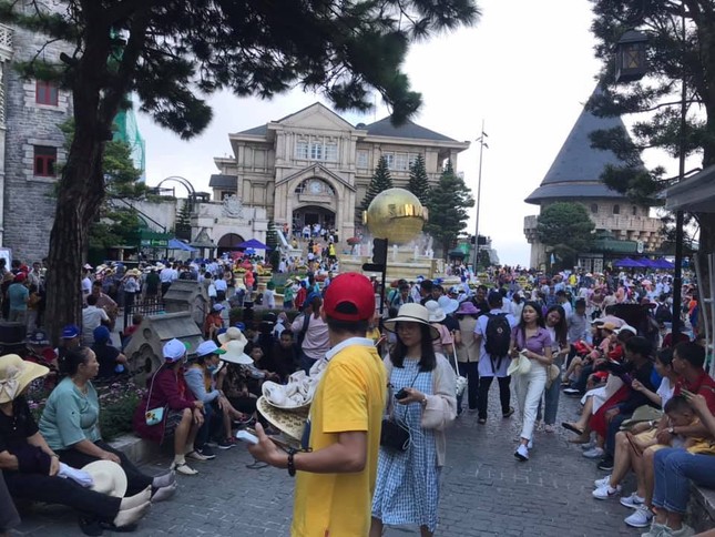 Du lịch mùa cao điểm, cần chuẩn bị gì trước “biển người” ở sân bay và các điểm vui chơi? ảnh 2