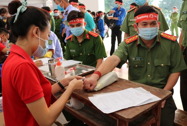 Xúc động trước những khoảnh khắc hiến máu cứu người trong hành trình Chủ Nhật Đỏ 2021 ảnh 6