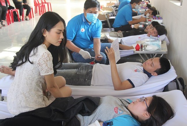 Xúc động trước những khoảnh khắc hiến máu cứu người trong hành trình Chủ Nhật Đỏ 2021 ảnh 4