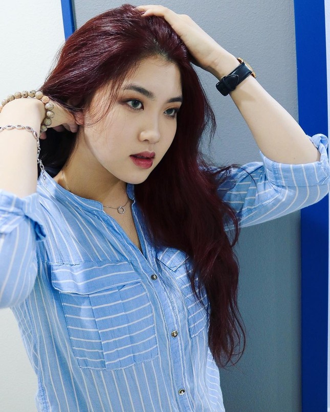 Chuyện chỉ có ở K-Pop: Quá giống idol nổi tiếng cũng là một cái tội ảnh 6