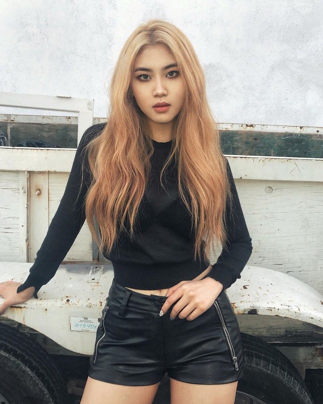 Chuyện chỉ có ở K-Pop: Quá giống idol nổi tiếng cũng là một cái tội ảnh 5