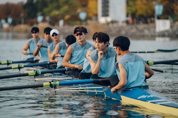 Lee Min Ho lại khoe phong độ đỉnh cao đốn tim fan trong “Quân Vương Bất Diệt” ảnh 1