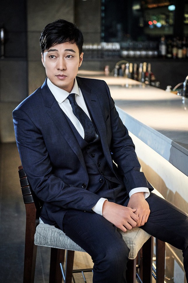 So Ji Sub cưới vợ rồi, khi nào tới lượt những “ông chú độc thân đẹp trai” khác? ảnh 1
