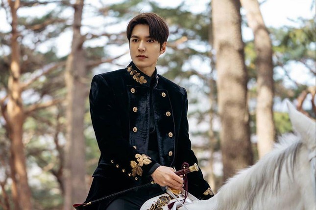 Fan của Lee Min Ho tiếp tục đổ gục trước teaser và hình ảnh mới của “Quân Vương Bất Diệt” ảnh 4