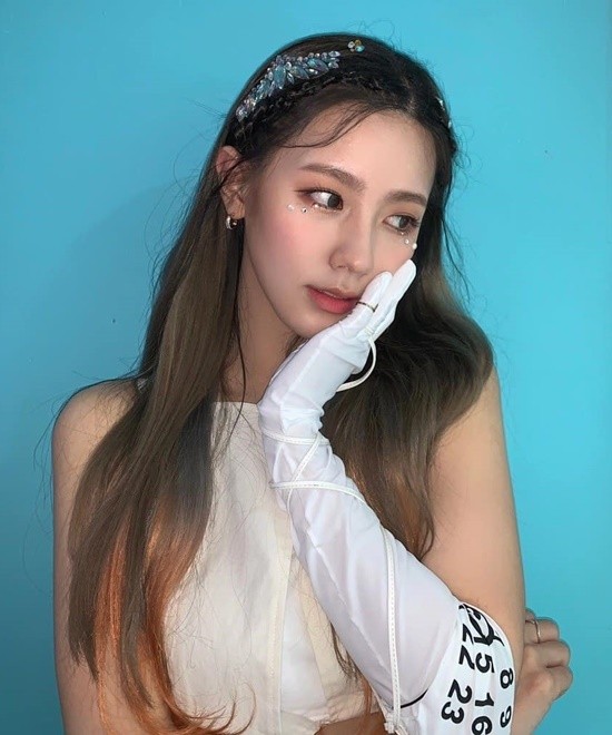 Sao Hàn 24H: Jessica đón sinh nhật bằng MV mới, Miyeon (G)I-DLE đính đá cực xinh ảnh 1