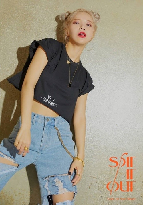 Sao Hàn 24H: Seulgi và Irene chụp hình đôi tình cảm, Solar (MAMAMOO) khoe kiểu tóc củ tỏi ảnh 1