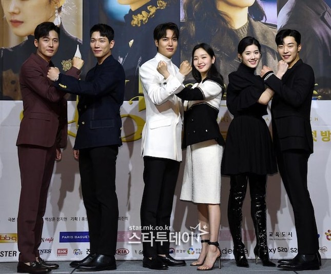 Họp báo “Quân Vương Bất Diệt”: Lee Min Ho tình bể bình bên nam phụ Woo Do Hwan ảnh 1