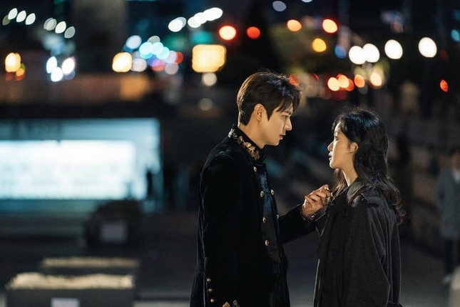 Đâu chỉ fan girl mà Kim Go Eun cũng mê mẩn ngắm Lee Min Ho vì điều này ảnh 1