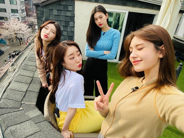 Sao Hàn 24H: Jeon Somi tái ngộ ba thành viên I.O.I, Apink kỷ niệm 9 năm debut ảnh 2