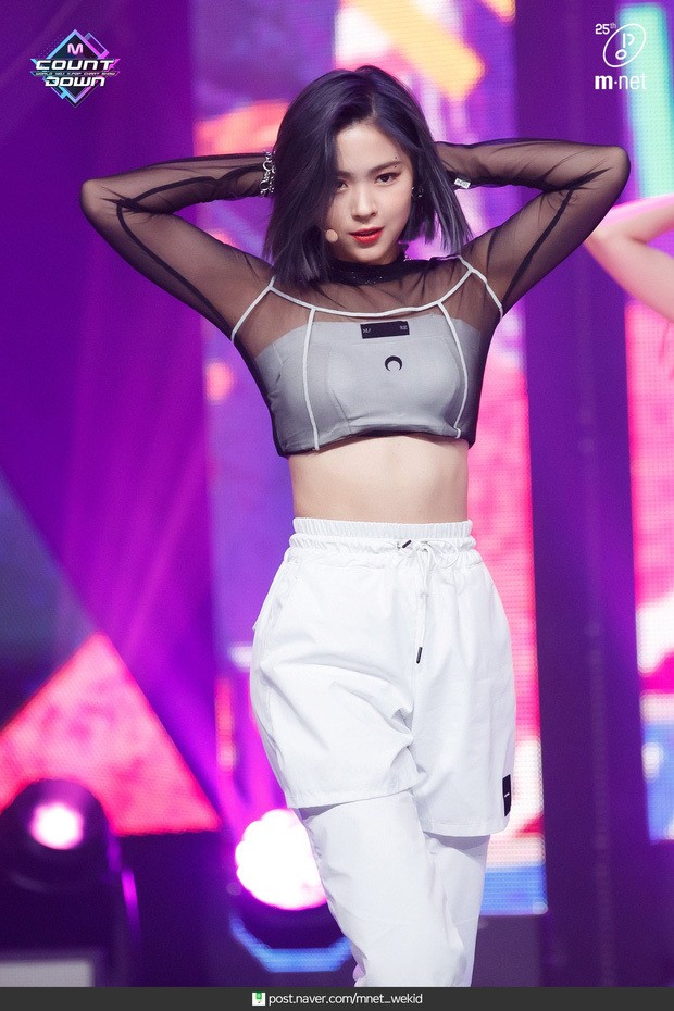 Một chiếc quần hai số phận: Lisa (BLACKPINK) được khen còn Ryu Jin (ITZY) bị chê ảnh 4