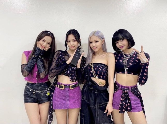 Lấy băng đô làm thắt lưng, Rosé (BLACKPINK) sắp tạo trend mới để khoe vòng eo nhỏ? ảnh 1