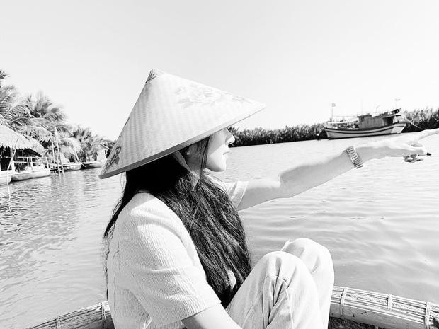 Ngất ngây trước bộ ảnh du lịch Hội An đẹp như chụp tạp chí của Seo Ye Ji ảnh 1