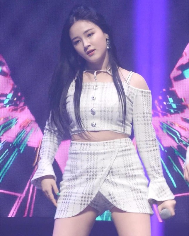 Chỉ vì chọn trang phục này mà Nancy (MOMOLAND) bị mang tiếng “giảm cân thất bại” ảnh 1