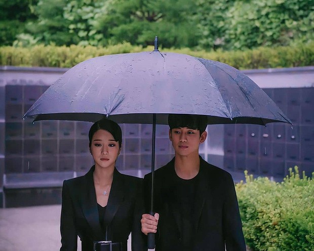 Đụng hàng từ Irene, Yoona tới Lisa, Seo Ye Ji không hề lép vế nhờ thần thái kiêu sa ảnh 2