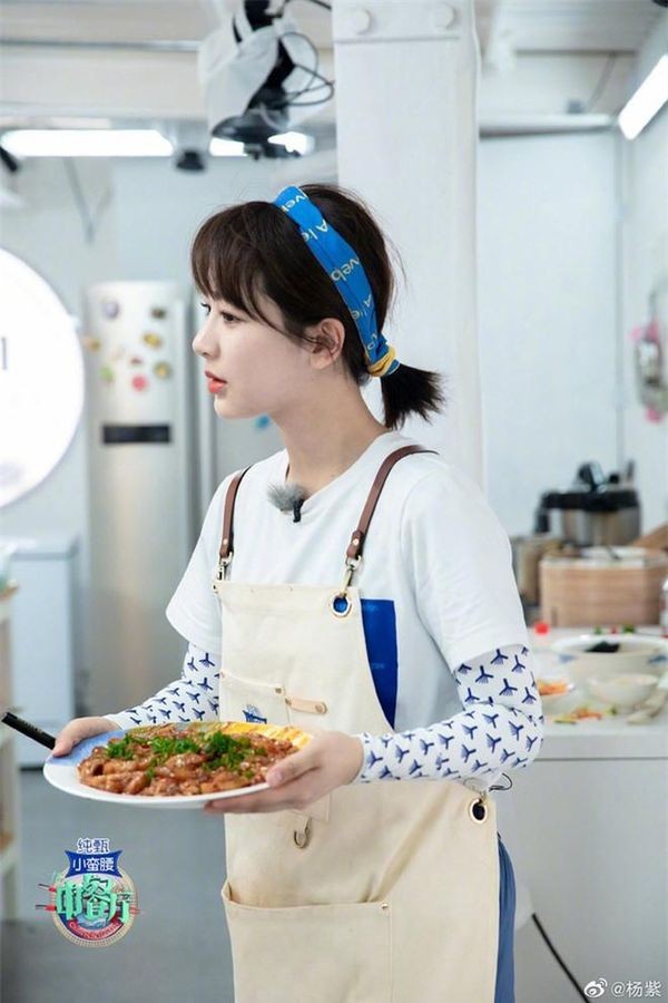 "Số nhọ" như Huỳnh Hiểu Minh: Mải chăm chút áo quần mà lỡ tay làm lộ mặt mộc ảnh 1