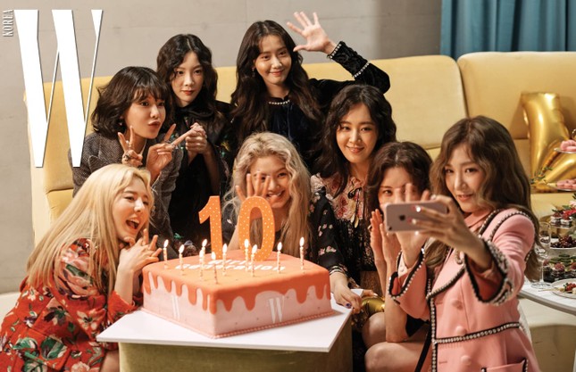 Giờ thì dân tình đã hiểu vì sao Hyoyeon lại “chơi trội” ở tiệc sinh nhật SNSD năm ngoái ảnh 1