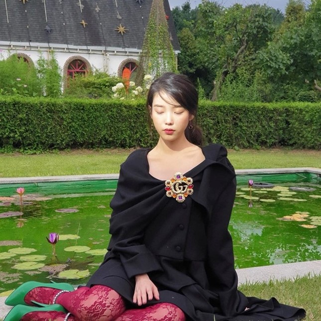 Là gương mặt đại diện của Gucci nhưng mỗi lần IU diện đồ hãng này là “auto bị trừ điểm“ ảnh 1