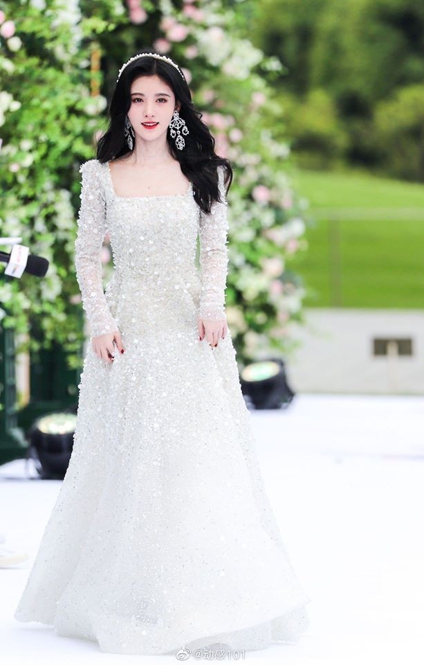 “Mỹ nữ 4000 năm có một” Cúc Tịnh Y bị nghi nói dối về chiều cao, con số 1m62 là ảo? ảnh 1