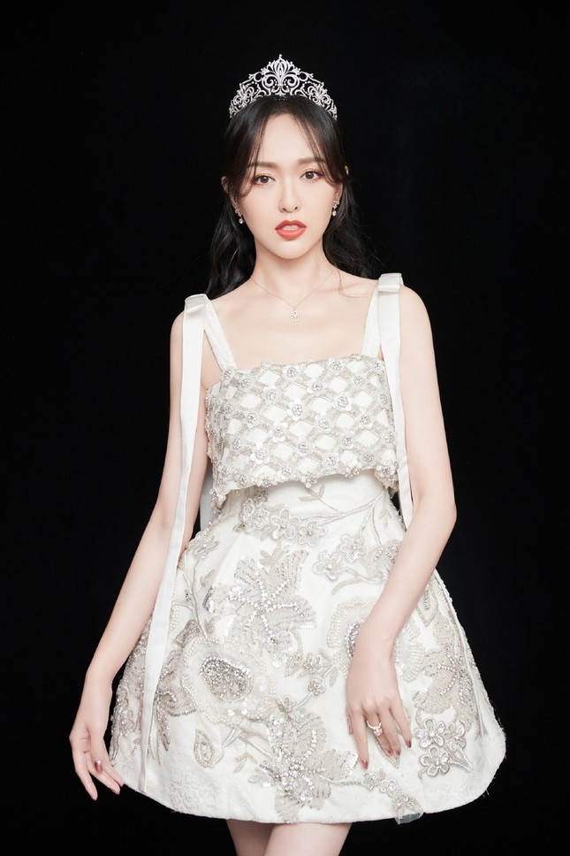 Triệu Lệ Dĩnh, Đường Yên: Ảnh chỉnh sửa xinh đẹp thì đời thực lại gầy gò đến đáng lo ảnh 6
