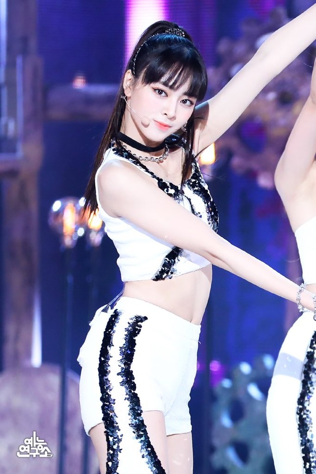 Hội “nữ idol đẹp như Thủy thủ Mặt Trăng” kết nạp thành viên mới: Xinh như búp bê sống ảnh 1