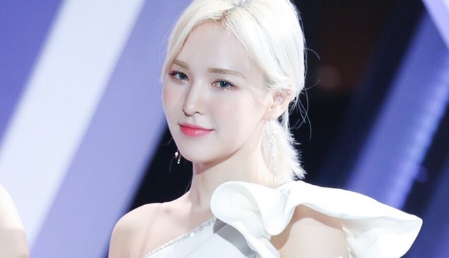 Nữ idol này trắng đến mức nào mà Dispatch cũng phải công nhận là “da trắng phát sáng”? ảnh 1