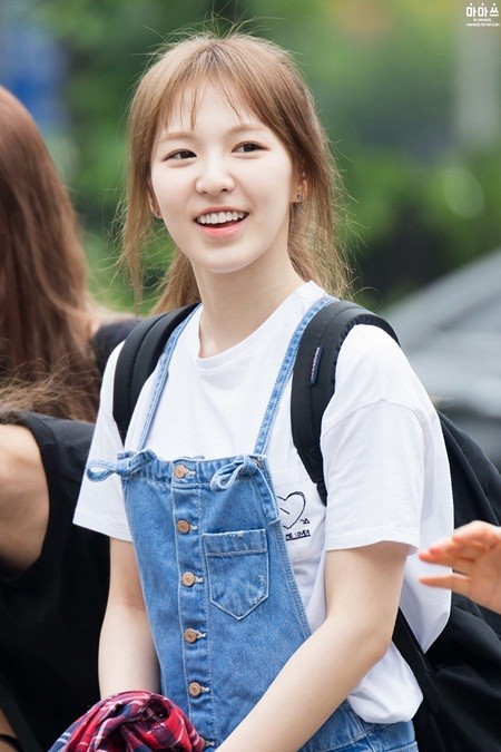 Nữ idol này trắng đến mức nào mà Dispatch cũng phải công nhận là “da trắng phát sáng”? ảnh 8