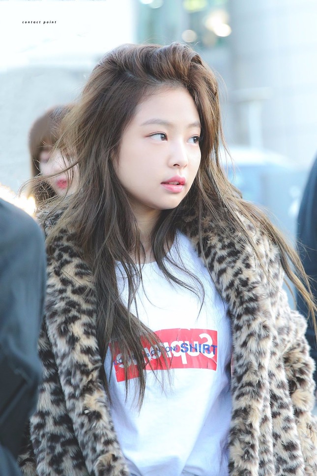 Jennie (BLACKPINK) - nữ idol đầu tiên tự tin khoe mặt mộc lên sân khấu ca nhạc? ảnh 1