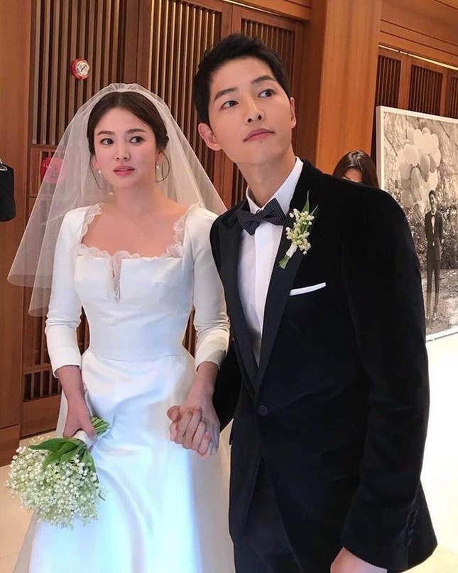 Show thực tế này có gì lạ mà netizen gọi ngay tên Song Joong Ki và Song Hye Kyo? ảnh 4