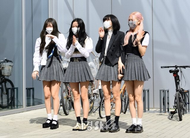 Ghi hình cho show “Knowing Bros”, BLACKPINK khiến netizen náo loạn vì điều này ảnh 1