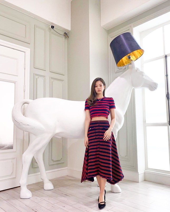 “Nữ thần Kim Ưng 2020” Tống Thiến đụng hàng Chanel với Jennie: Bất phân thắng bại! ảnh 6