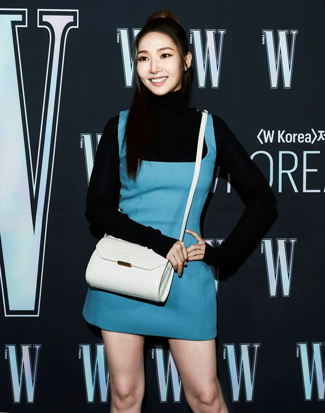 Nhìn cách Park Min Young lấy lại vẻ xinh đẹp mới thấy độ nguy hiểm của chọn nhầm kiểu tóc ảnh 1