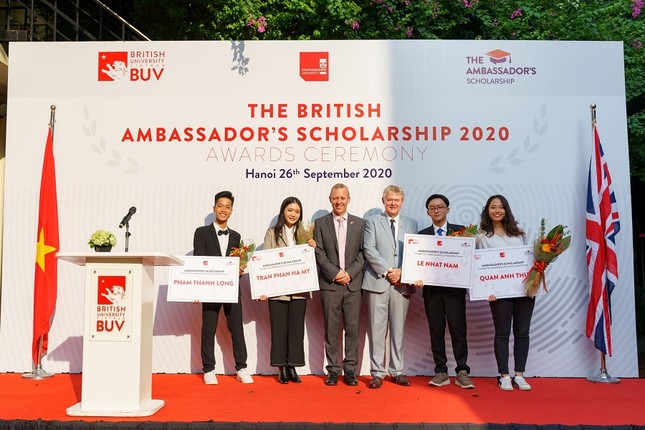 Đại học Anh Quốc Việt Nam nâng giá trị quỹ học bổng và hỗ trợ tài chính lên 53 tỷ đồng ảnh 2