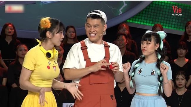 Netizen cạn lời khi nghe TikToker Lê Bống thanh minh về bộ đồ khiến khán giả phải đỏ mặt ảnh 2