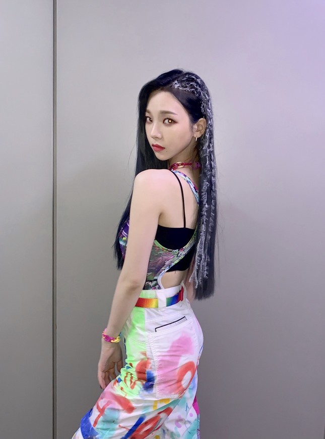 Thêm lý do khiến netizen Hàn công nhận Karina (aespa) là “Nữ thần sắc đẹp” mới của K-Pop ảnh 3