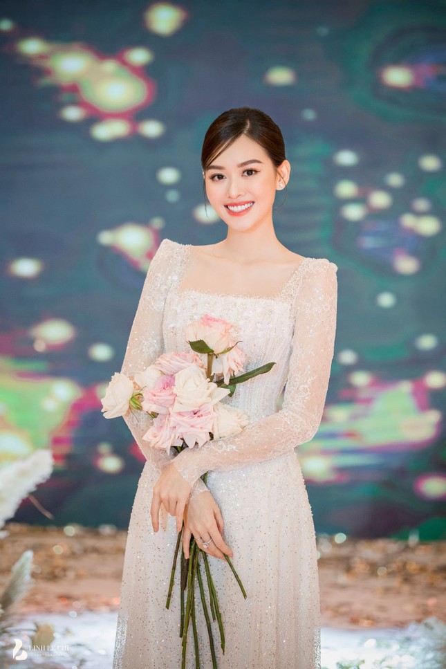 Ngắm 3 mẫu váy cưới của Á hậu Tường San: Lộng lẫy như công chúa, dịu dàng như tiểu thư ảnh 1
