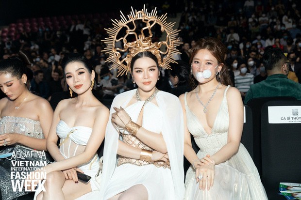 Lạ chưa kìa, Chi Pu lại vắng mặt trong đêm diễn dù là nàng thơ của NTK Đỗ Long ảnh 1