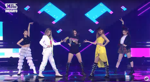 Stylist của ITZY có “âm mưu” gì khi tiền không thiếu mà cả năm nay, ITZY toàn mặc xấu? ảnh 3