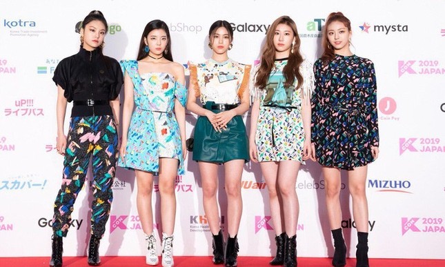 Stylist của ITZY có “âm mưu” gì khi tiền không thiếu mà cả năm nay, ITZY toàn mặc xấu? ảnh 7