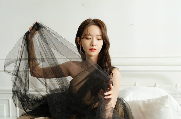 Bộ váy kỳ diệu của showbiz: Mỹ nhân nào diện cũng khiến netizen thán phục vì quá đẹp ảnh 1