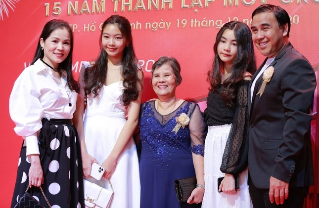 Con gái diễn viên Quyền Linh gây bão trên thảm đỏ: Chuẩn nhan sắc Hoa hậu tương lai là đây ảnh 1